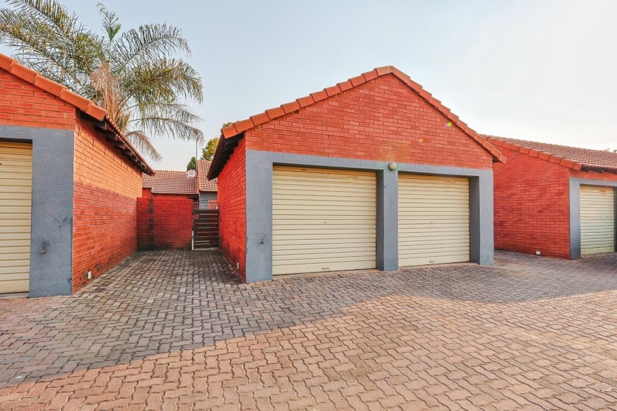 To Let 2 Bedroom Property for Rent in Equestria Gauteng