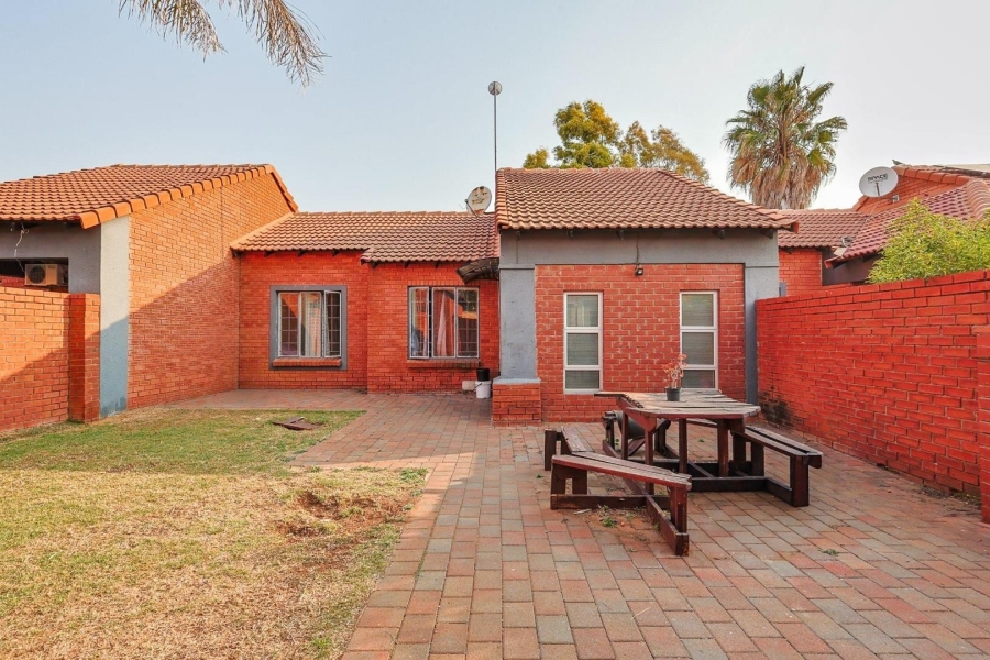 To Let 2 Bedroom Property for Rent in Equestria Gauteng