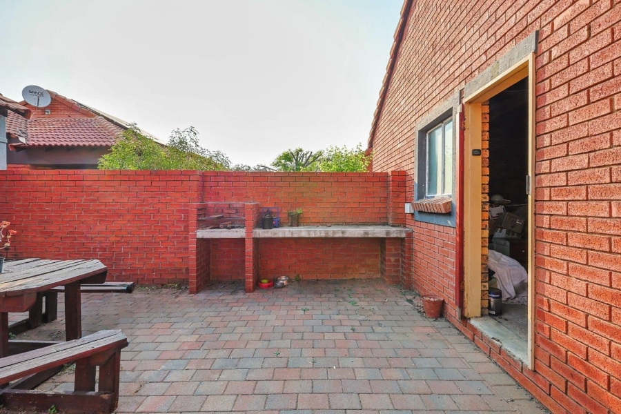 To Let 2 Bedroom Property for Rent in Equestria Gauteng