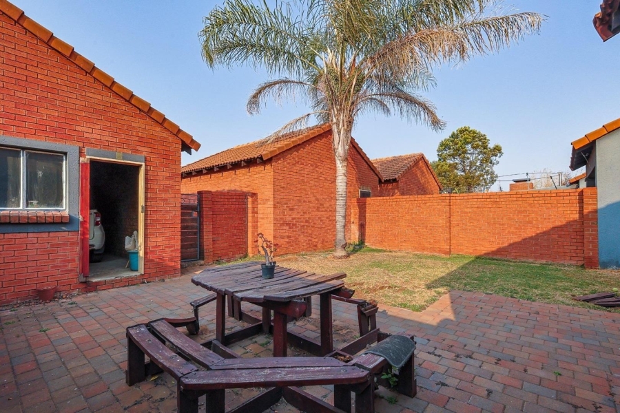 To Let 2 Bedroom Property for Rent in Equestria Gauteng