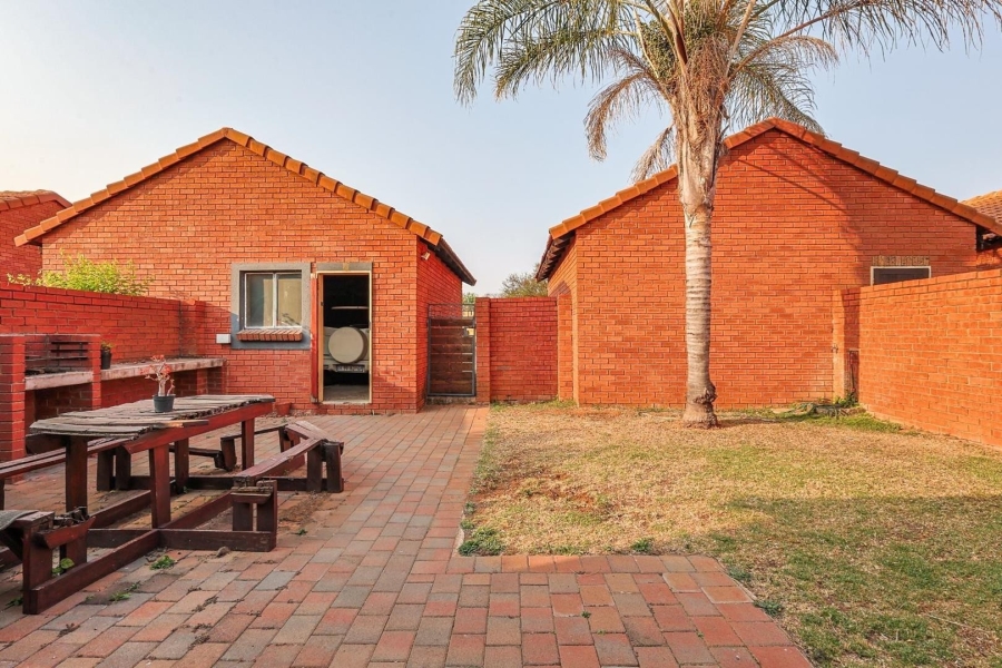 To Let 2 Bedroom Property for Rent in Equestria Gauteng