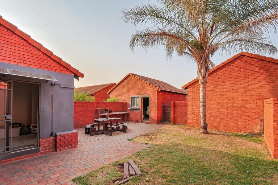 To Let 2 Bedroom Property for Rent in Equestria Gauteng