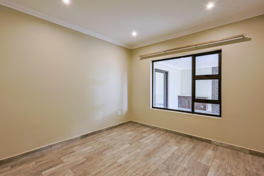 To Let 4 Bedroom Property for Rent in Silverwoods Country Estate Gauteng