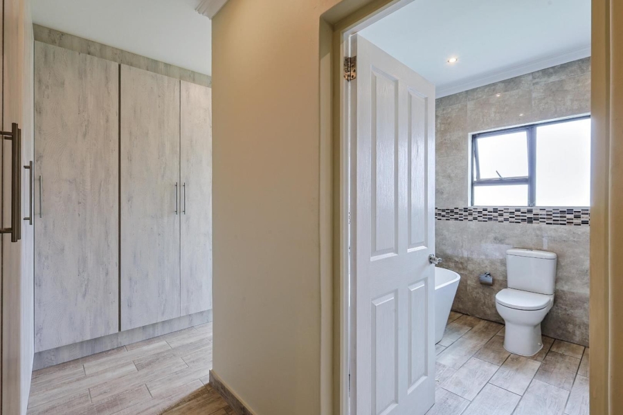 To Let 4 Bedroom Property for Rent in Silverwoods Country Estate Gauteng