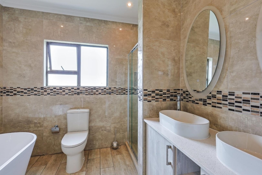 To Let 4 Bedroom Property for Rent in Silverwoods Country Estate Gauteng