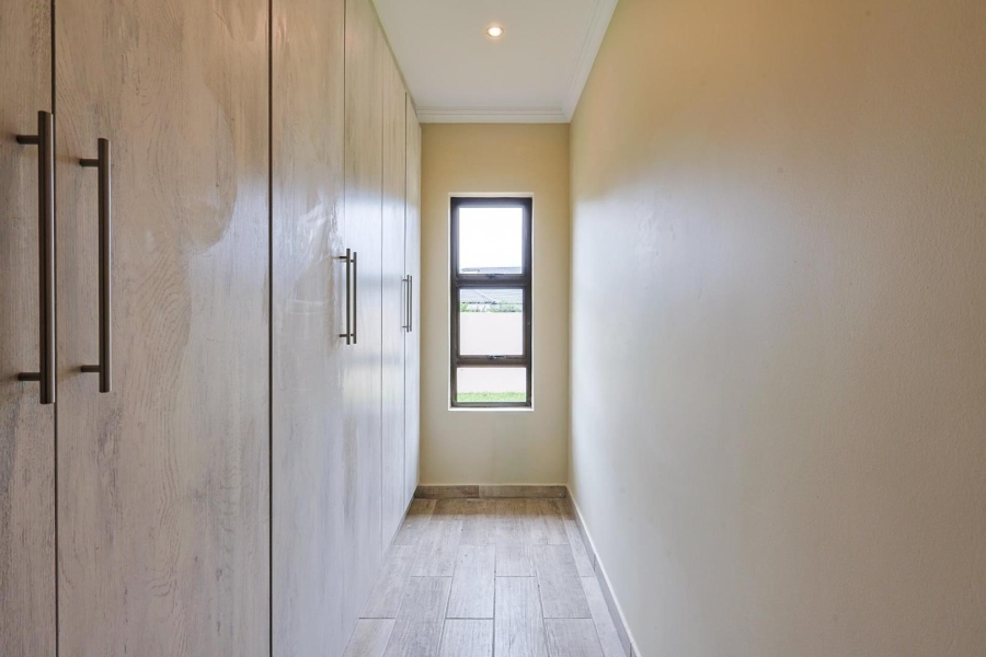 To Let 4 Bedroom Property for Rent in Silverwoods Country Estate Gauteng