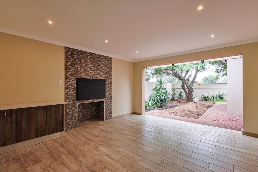 To Let 4 Bedroom Property for Rent in Silverwoods Country Estate Gauteng