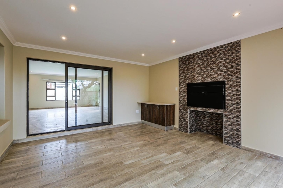 To Let 4 Bedroom Property for Rent in Silverwoods Country Estate Gauteng