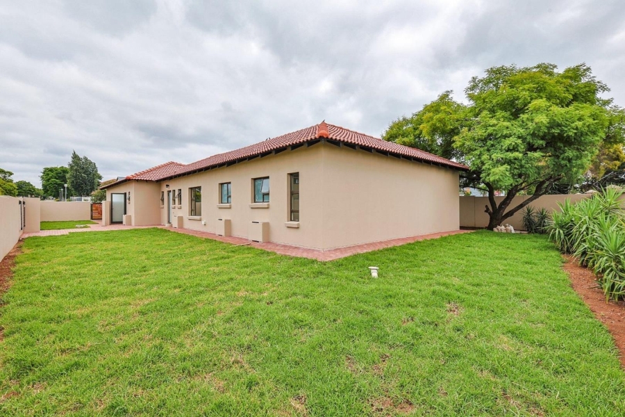 To Let 4 Bedroom Property for Rent in Silverwoods Country Estate Gauteng