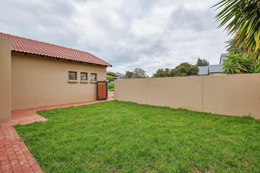 To Let 4 Bedroom Property for Rent in Silverwoods Country Estate Gauteng