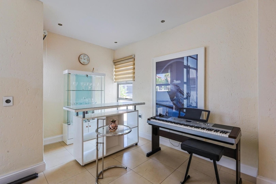 To Let 4 Bedroom Property for Rent in Silver Lakes Gauteng