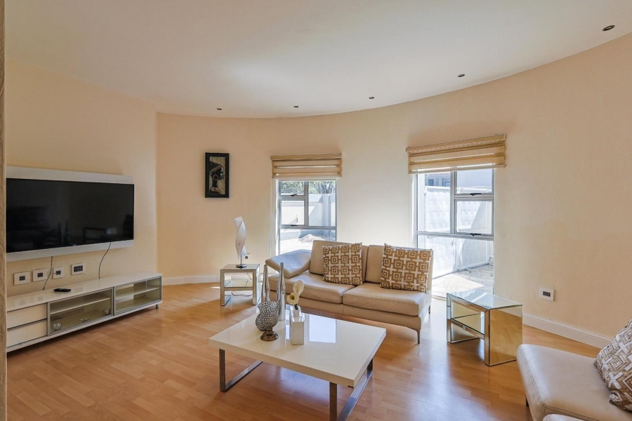 To Let 4 Bedroom Property for Rent in Silver Lakes Gauteng