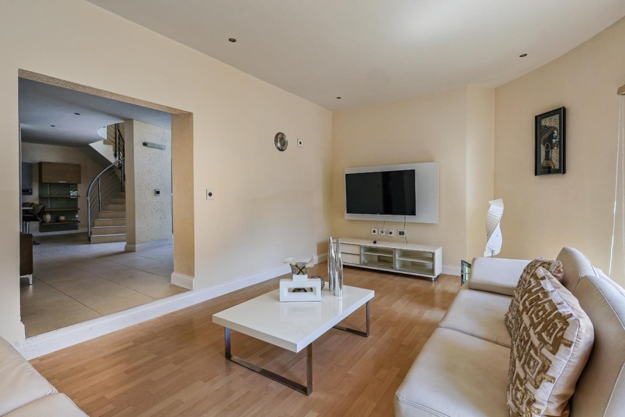 To Let 4 Bedroom Property for Rent in Silver Lakes Gauteng