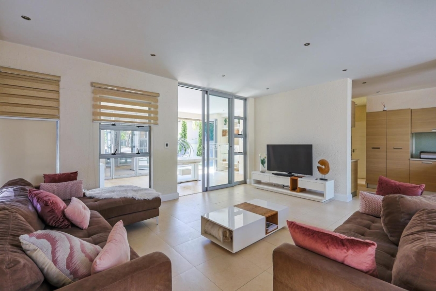 To Let 4 Bedroom Property for Rent in Silver Lakes Gauteng