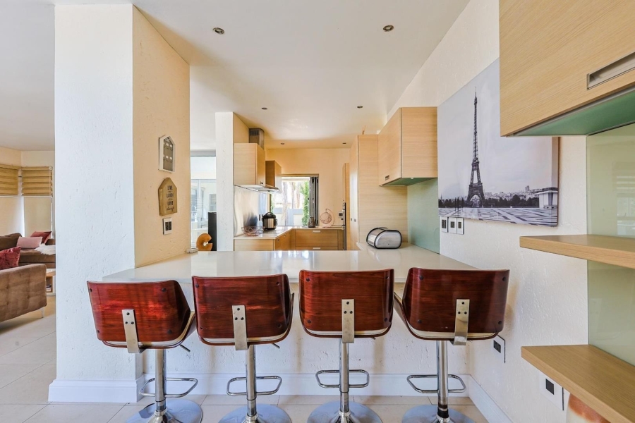 To Let 4 Bedroom Property for Rent in Silver Lakes Gauteng