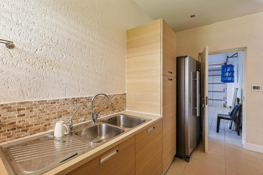 To Let 4 Bedroom Property for Rent in Silver Lakes Gauteng