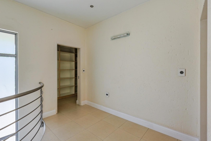 To Let 4 Bedroom Property for Rent in Silver Lakes Gauteng