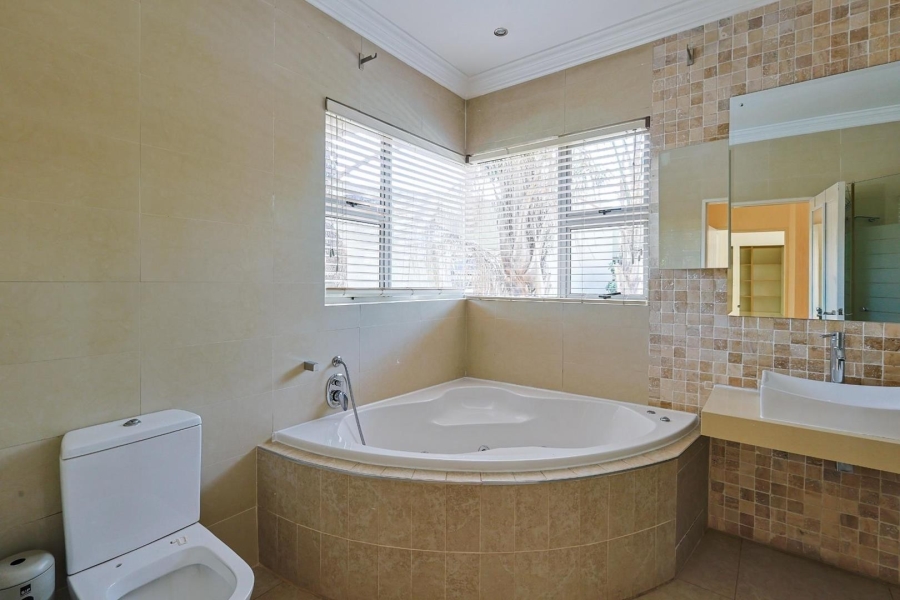 To Let 4 Bedroom Property for Rent in Silver Lakes Gauteng