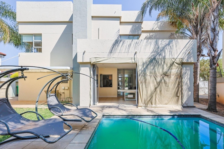 To Let 4 Bedroom Property for Rent in Silver Lakes Gauteng