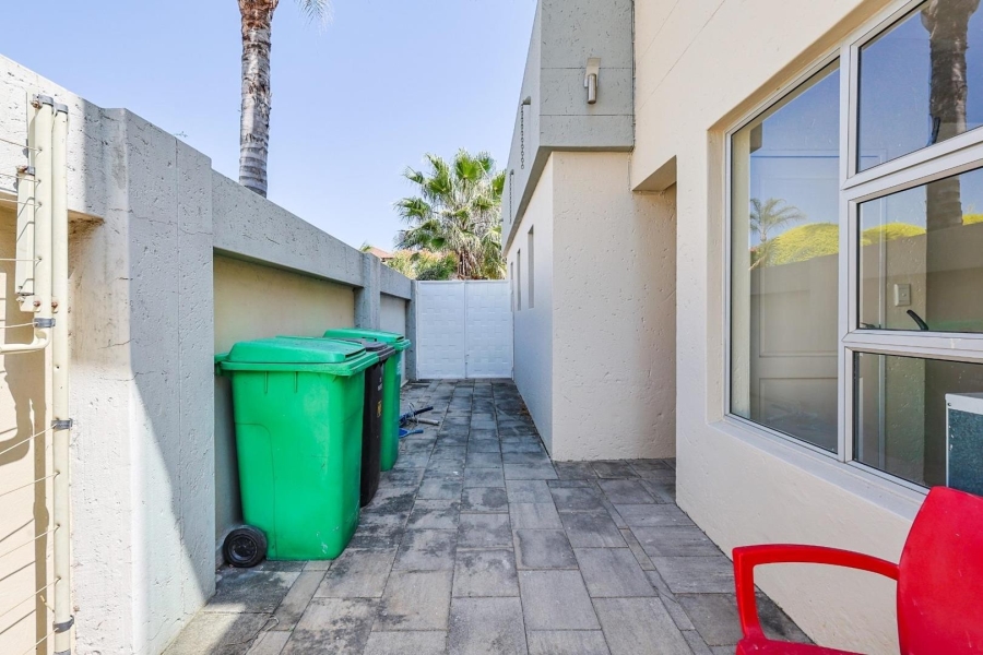 To Let 4 Bedroom Property for Rent in Silver Lakes Gauteng