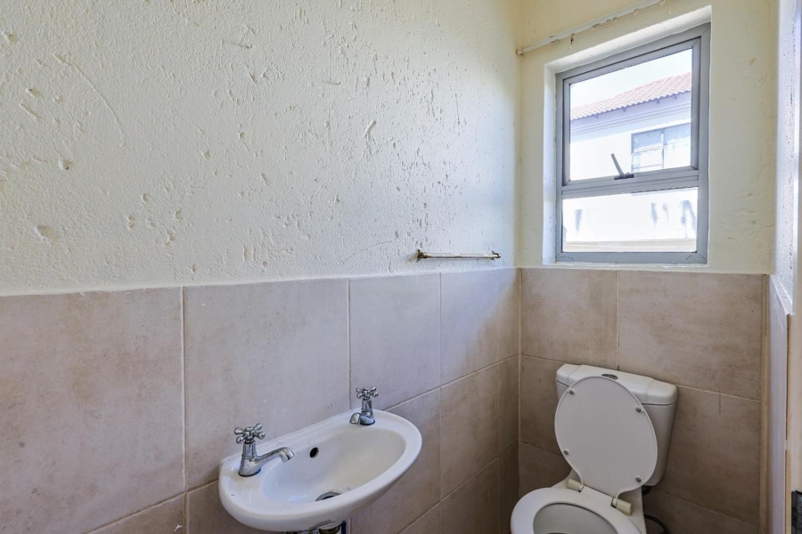 To Let 4 Bedroom Property for Rent in Silver Lakes Gauteng