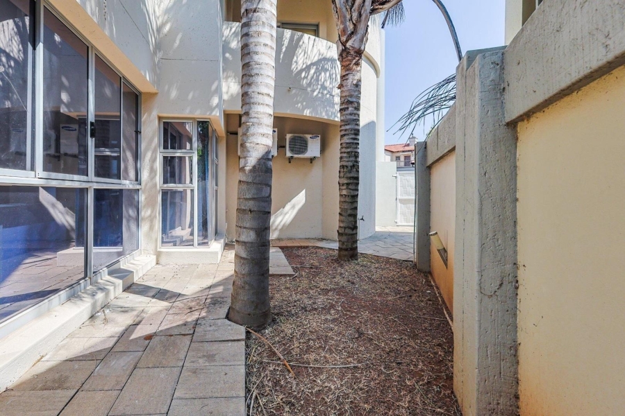 To Let 4 Bedroom Property for Rent in Silver Lakes Gauteng