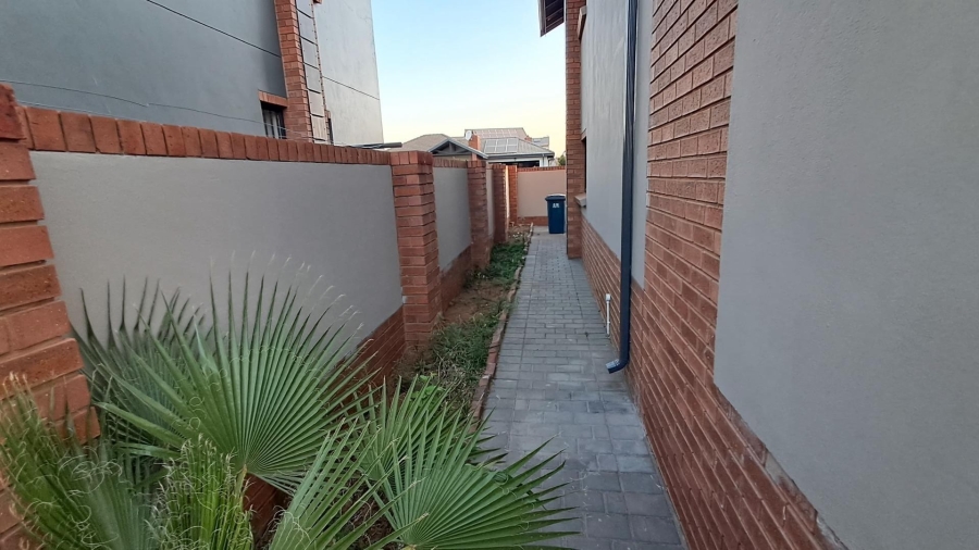 3 Bedroom Property for Sale in Zambezi Manor Lifestyle Estate Gauteng