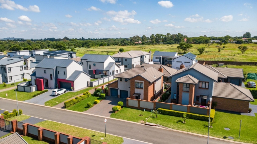 3 Bedroom Property for Sale in Zambezi Manor Lifestyle Estate Gauteng