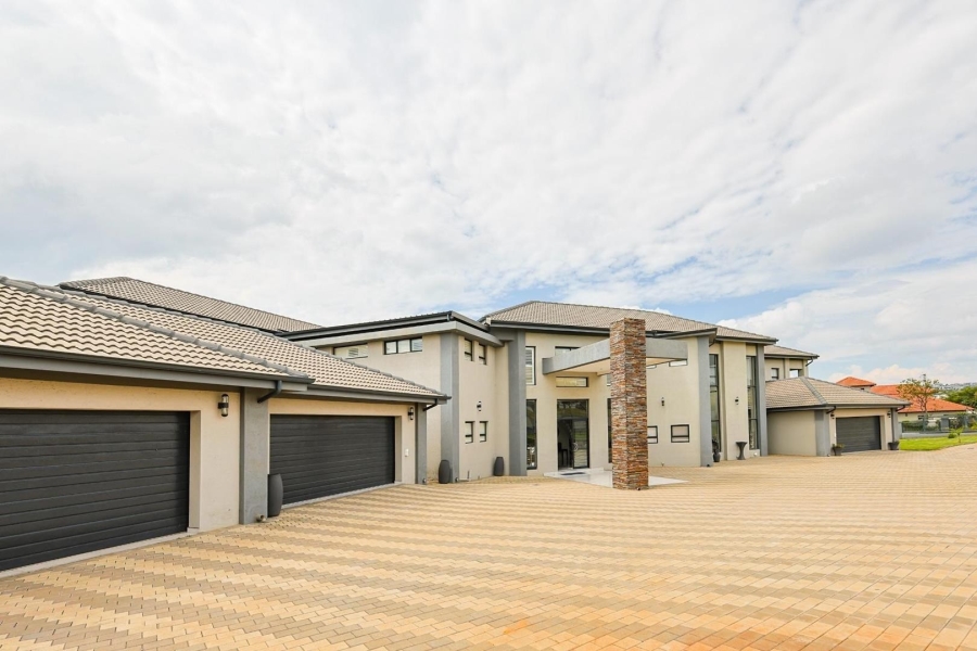 8 Bedroom Property for Sale in Mooikloof Gauteng