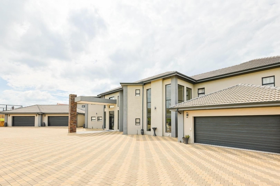 8 Bedroom Property for Sale in Mooikloof Gauteng