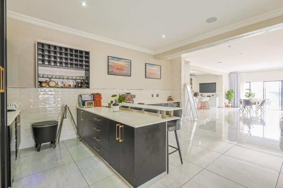 8 Bedroom Property for Sale in Mooikloof Gauteng