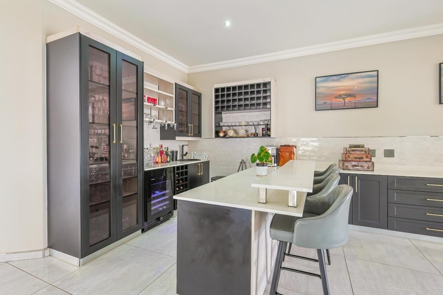 8 Bedroom Property for Sale in Mooikloof Gauteng