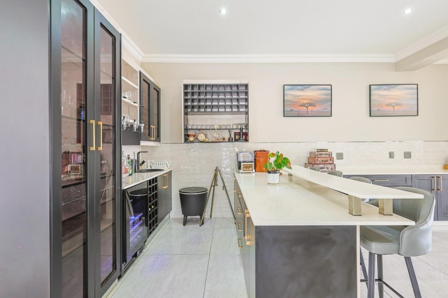 8 Bedroom Property for Sale in Mooikloof Gauteng