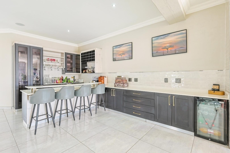 8 Bedroom Property for Sale in Mooikloof Gauteng