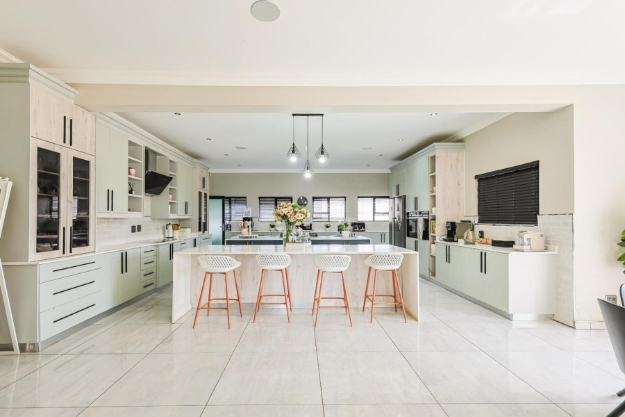 8 Bedroom Property for Sale in Mooikloof Gauteng