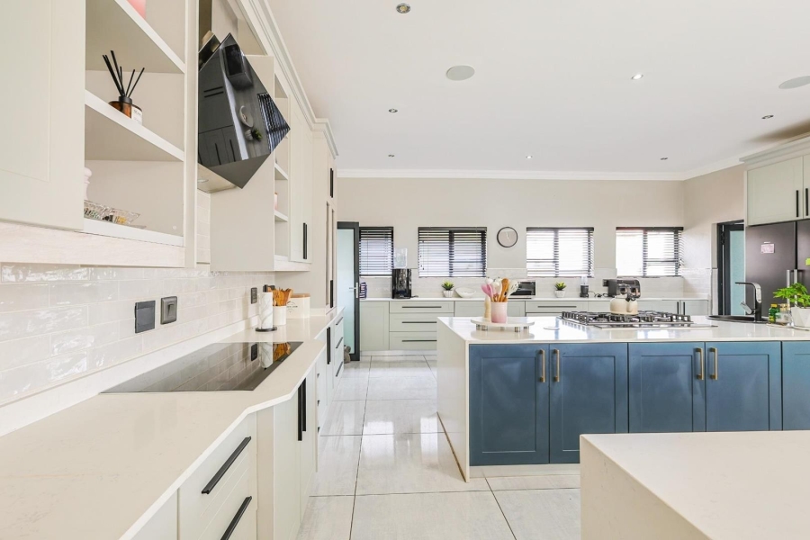 8 Bedroom Property for Sale in Mooikloof Gauteng