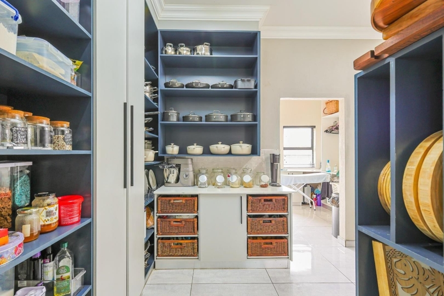 8 Bedroom Property for Sale in Mooikloof Gauteng