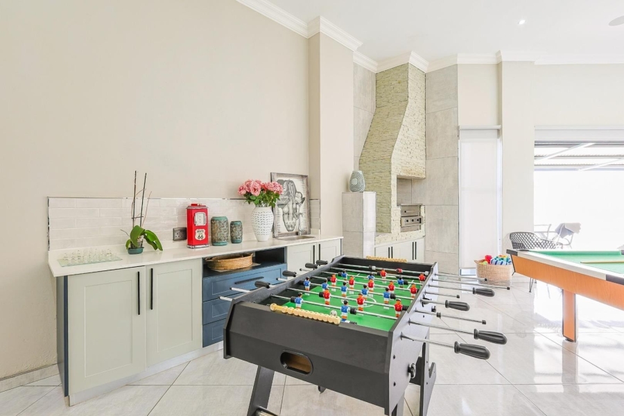 8 Bedroom Property for Sale in Mooikloof Gauteng