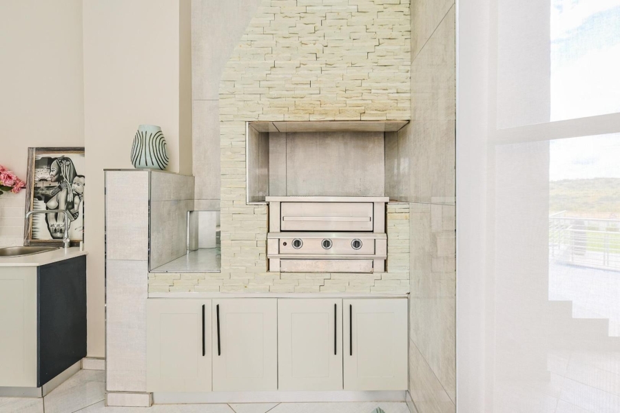 8 Bedroom Property for Sale in Mooikloof Gauteng