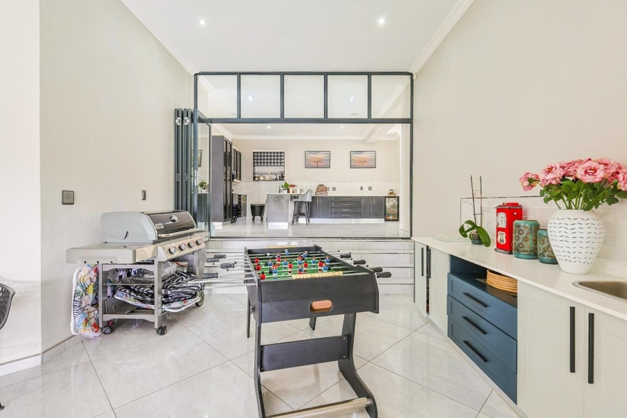 8 Bedroom Property for Sale in Mooikloof Gauteng