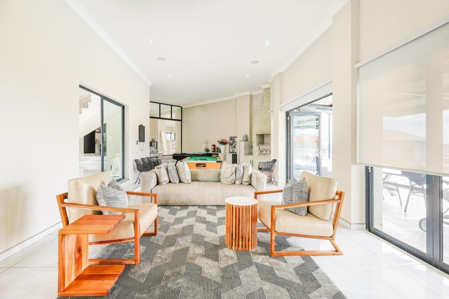 8 Bedroom Property for Sale in Mooikloof Gauteng