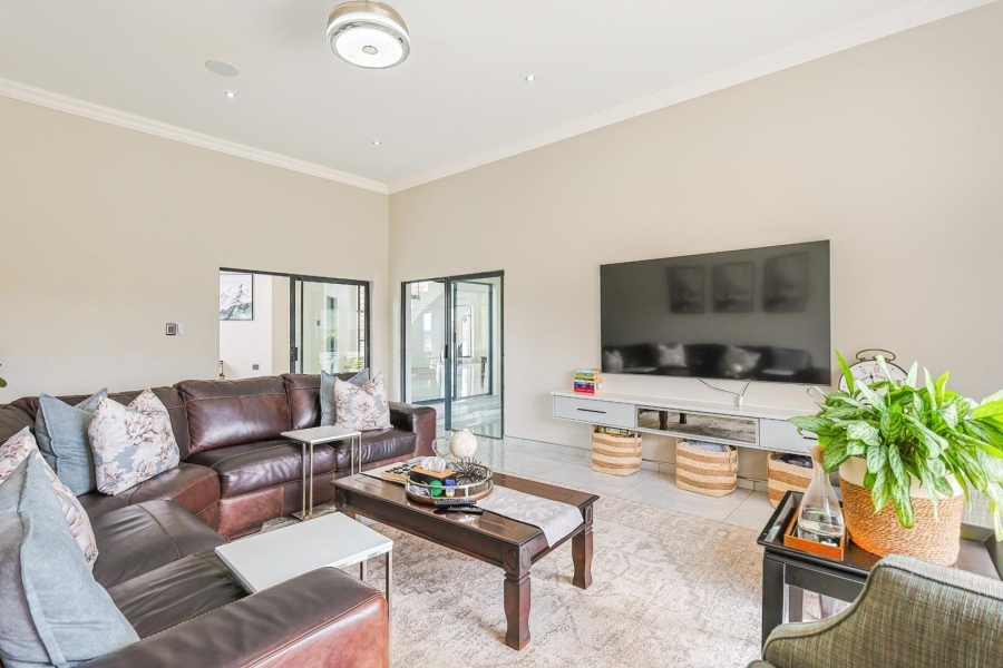 8 Bedroom Property for Sale in Mooikloof Gauteng