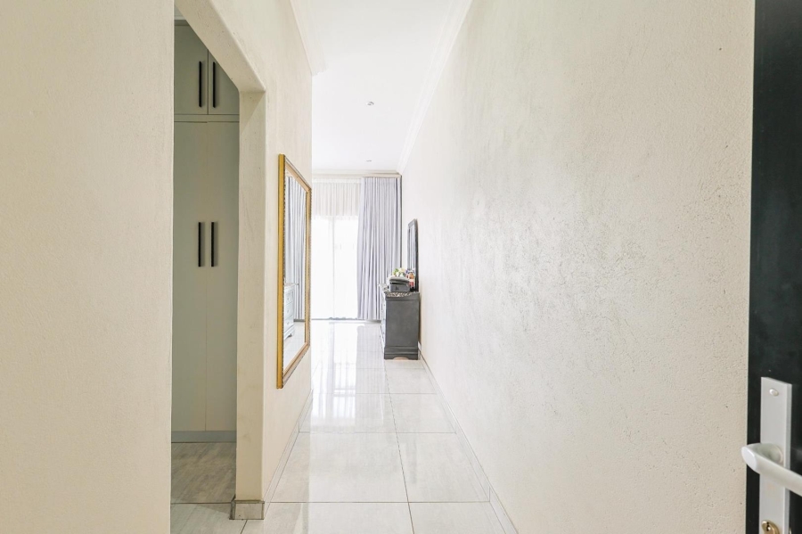 8 Bedroom Property for Sale in Mooikloof Gauteng