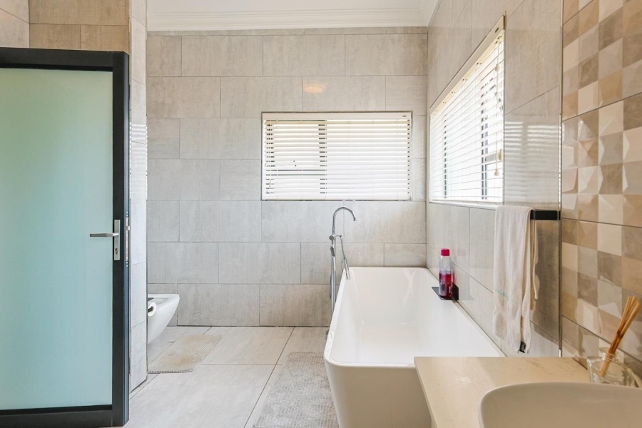 8 Bedroom Property for Sale in Mooikloof Gauteng