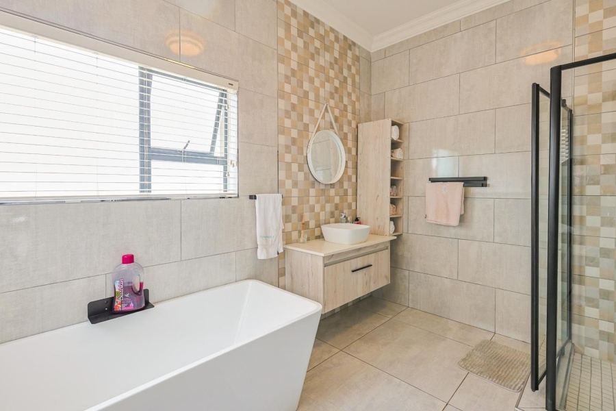 8 Bedroom Property for Sale in Mooikloof Gauteng