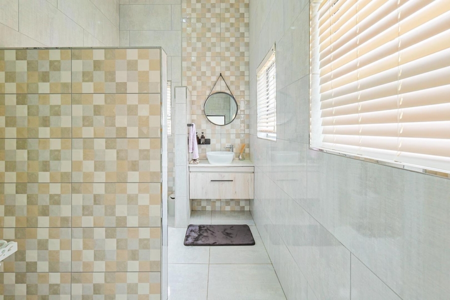 8 Bedroom Property for Sale in Mooikloof Gauteng