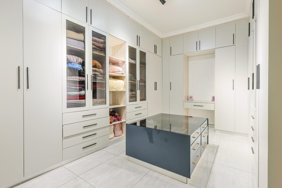 8 Bedroom Property for Sale in Mooikloof Gauteng