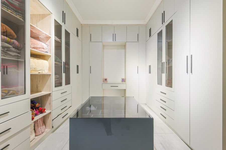 8 Bedroom Property for Sale in Mooikloof Gauteng