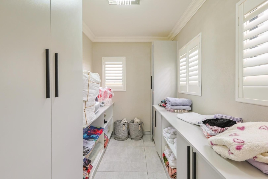 8 Bedroom Property for Sale in Mooikloof Gauteng