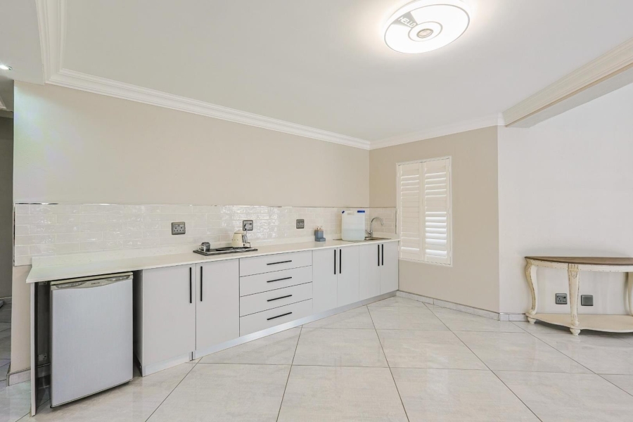 8 Bedroom Property for Sale in Mooikloof Gauteng